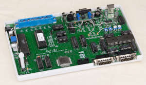 Плата приставки, установленная в нижнюю часть корпуса