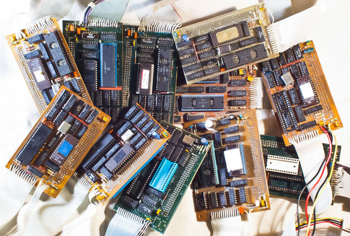 Куча контроллеров дисковода для компьютера &laquo;Байт&raquo;