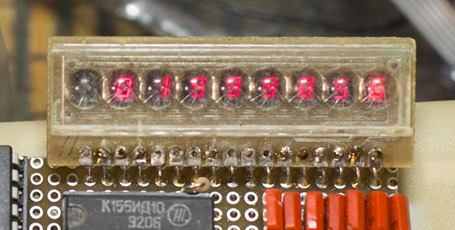 На индикаторе показания в герцах - 1999856Гц, т.е. 1,99МГц