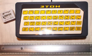 Компьютер &laquo;Этон&raquo;. Рядом для оценки размеров компьютера лежит линейка