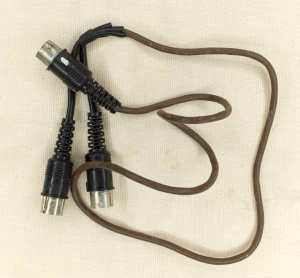 Кабель для подключения компьютера «Инфотон-030» к магнитофону.