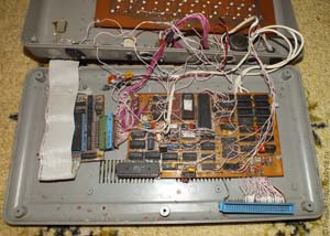 Компьютер &laquo;Ленинград&raquo; с герконовой клавитурой, контроллером дисковода и 256К памяти