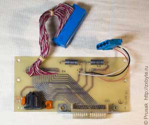 А вот сама плата с &Prime;родным&Prime; дисководным шлейфом