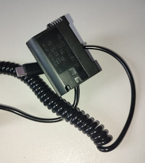 И слева и справа адаптеры EP-5B. «Но есть нюанс» Тот, что слева - не работает с Nikon Z8