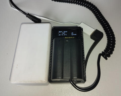 Процесс зарядки батареи, подключенной к адаптеру EP-5B